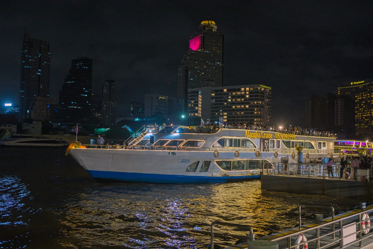 Top 5 Best Photo Spots on a Chao Phraya Dinner Cruise: Stunning Views & Lighting