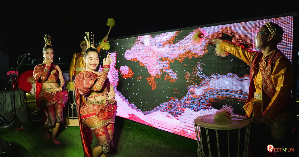 การแสดงโชว์รำไทยบนเรือดินเนอร์เจ้าพระยาอลังกา ครูซ