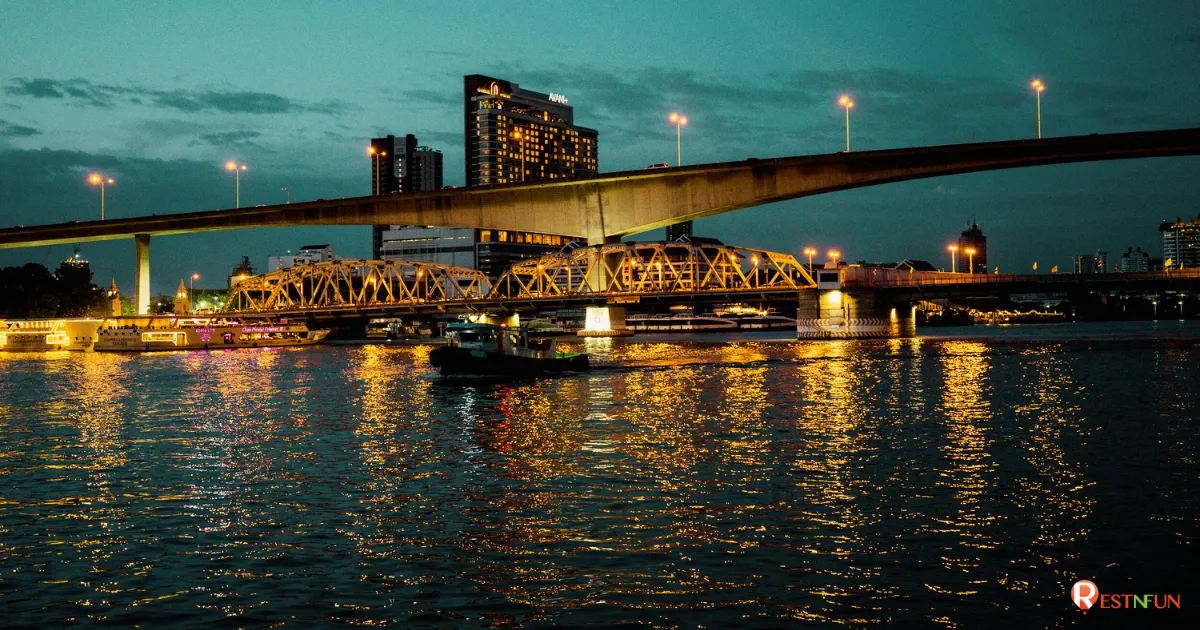 ล่องเรือสำราญดื่มด่ำกับบรรยากาศของสองฝั่งแม่น้ำเจ้าพระยา