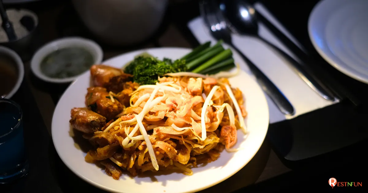 ผัดไทยสุดอร่อยที่เรือดินเนอร์เจ้าพระยา Royal Princess Cruise