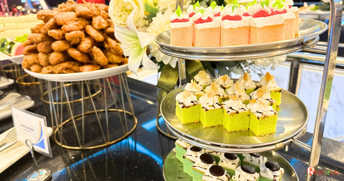 เมนูขนมหวานของ Unicorn Cruise เค้กอร่อยมาก