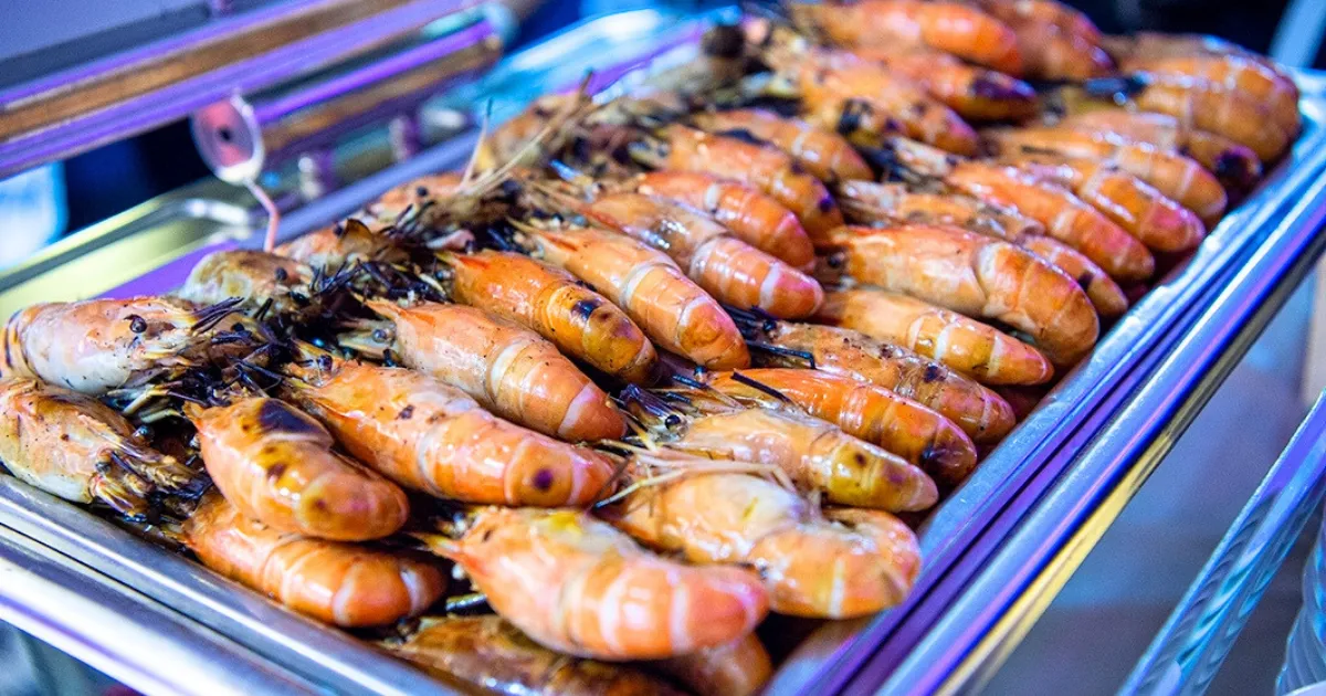 กุ้งแม่น้ำเผาตัวใหญ่มาก คุณสามารถเติมได้แบบไม่อั้น