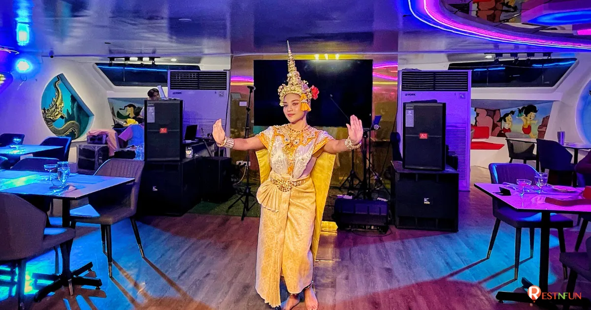 ชมการแสดงรำไทยบนเรือดินเนอร์เจ้าพระยาสไมล์ ริเวอร์ไซด์