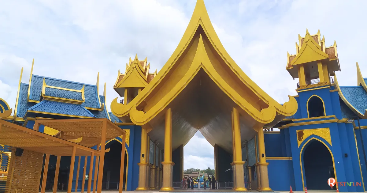 บริเวณด้านหน้าของสวนน้ำอันดามันดา ภูเก็ต