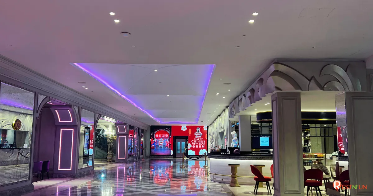 บรรยากาศภายในทิฟฟานี่โชว์ พัทยา