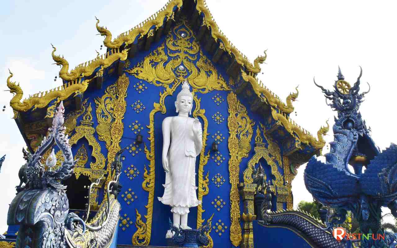 The beauty of Wat Rong Suea Ten