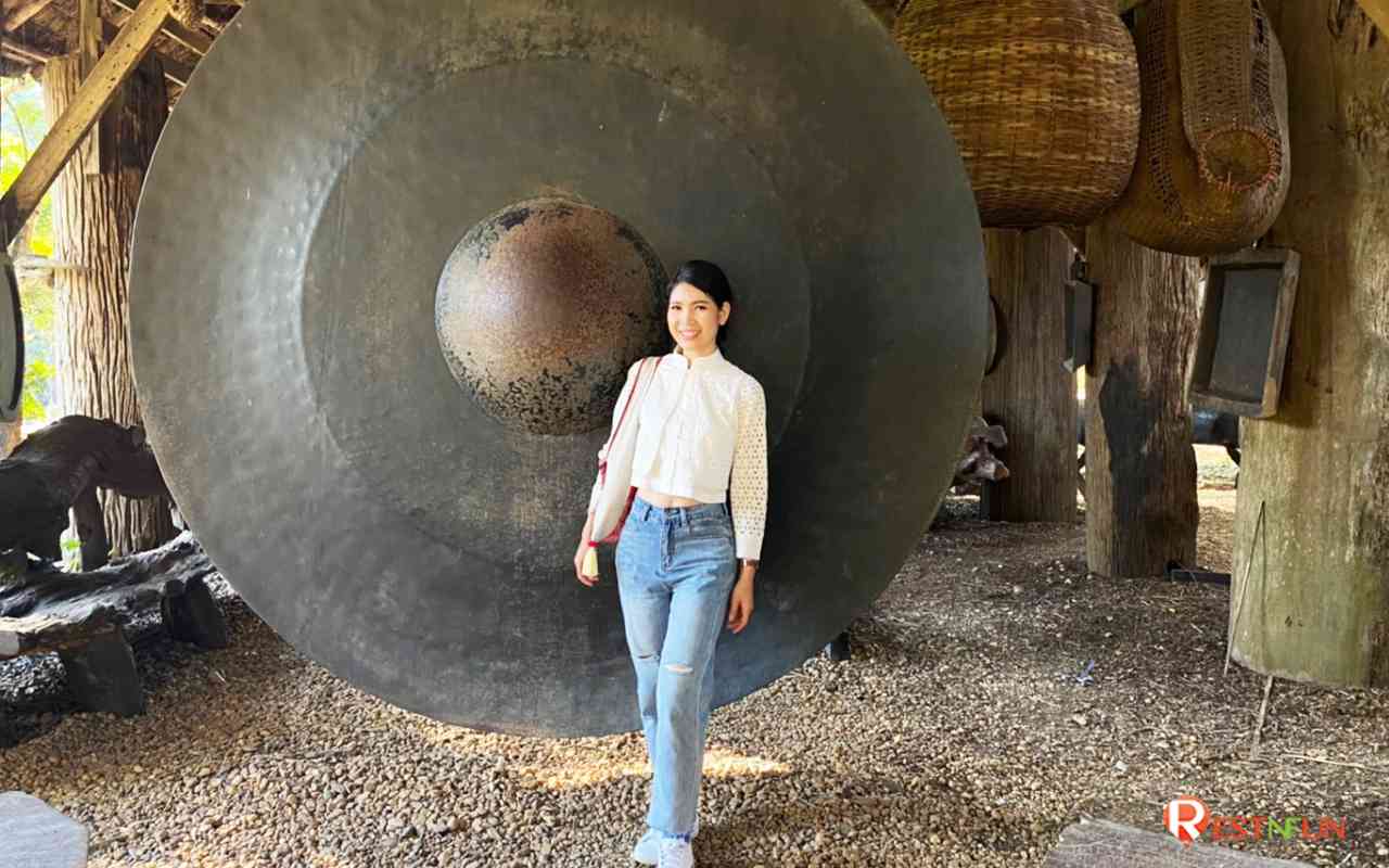 Atmosphere inside Baan Dam Museum