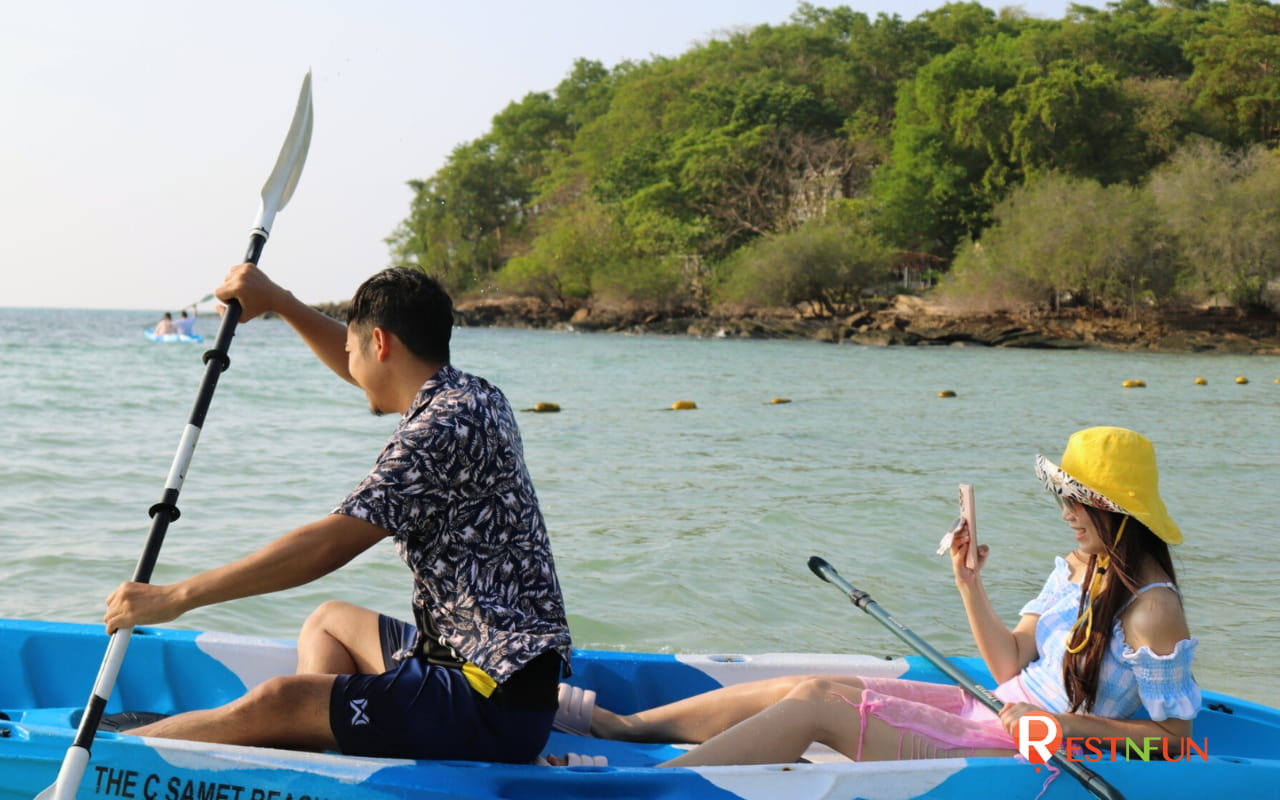 Kayaking to see the beautiful sea view