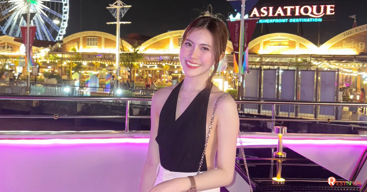 ชุดที่ใส่สำหรับการล่องเรือแม่น้ำเจ้าพระยา