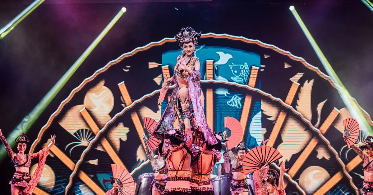 คาบาเร่ต์โชว์ที่ยอดเยี่ยมของภูเก็ต Simon Cabaret Show