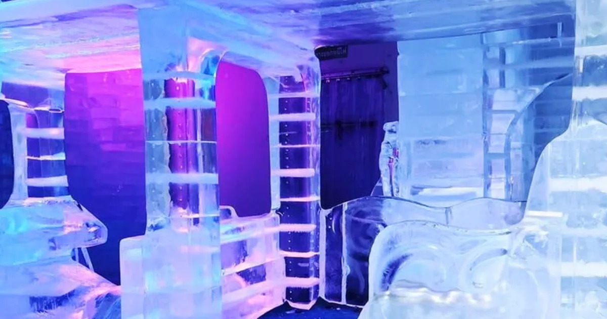 Frost Magical Ice of Siam มีการแกะสลักน้ำแข็งสวยมาก