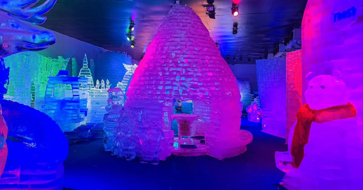 น้ำแข็งแกะสลักที่สวยงามของ Frost Magical Ice of Siam