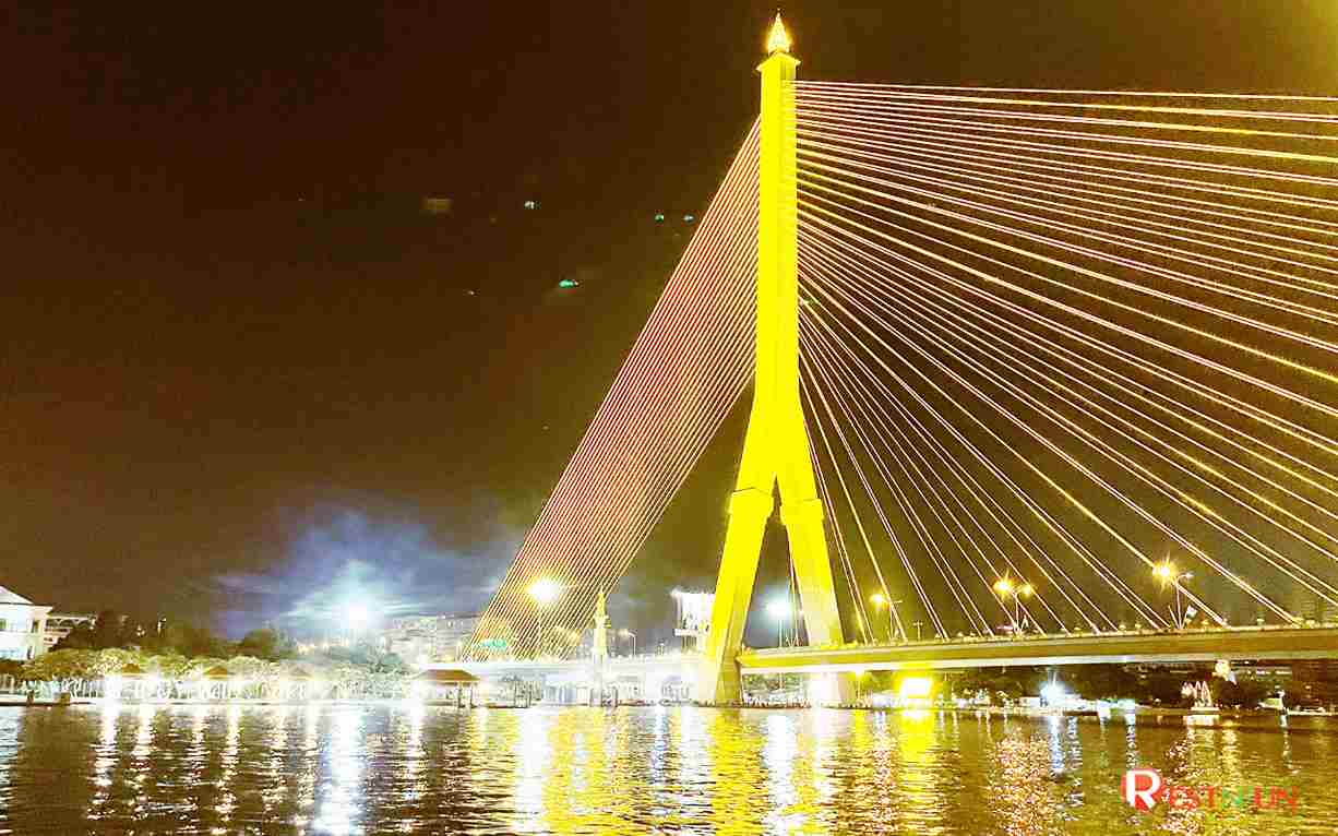Rama VIII Bridge, the lights and colors are very beautiful