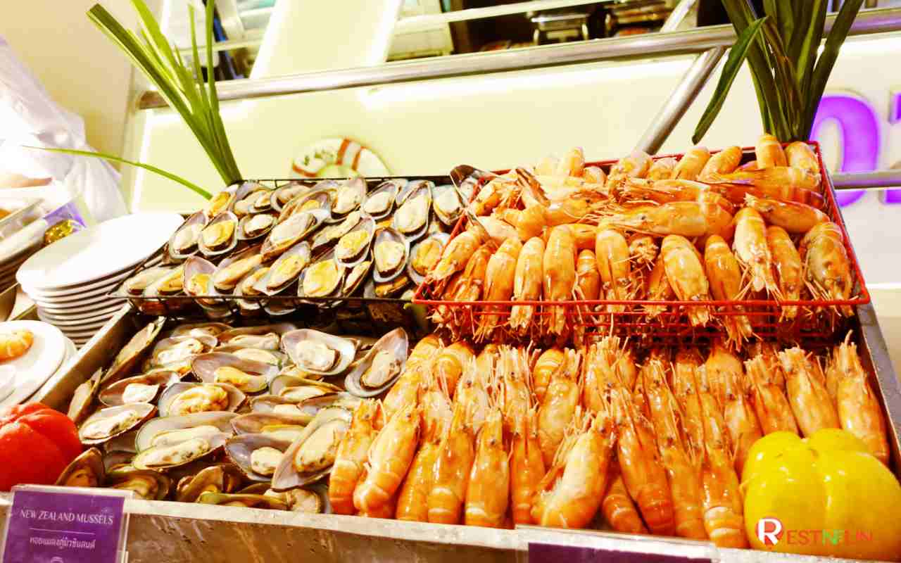 Seafood menu on a cruise on Chao Phraya River
