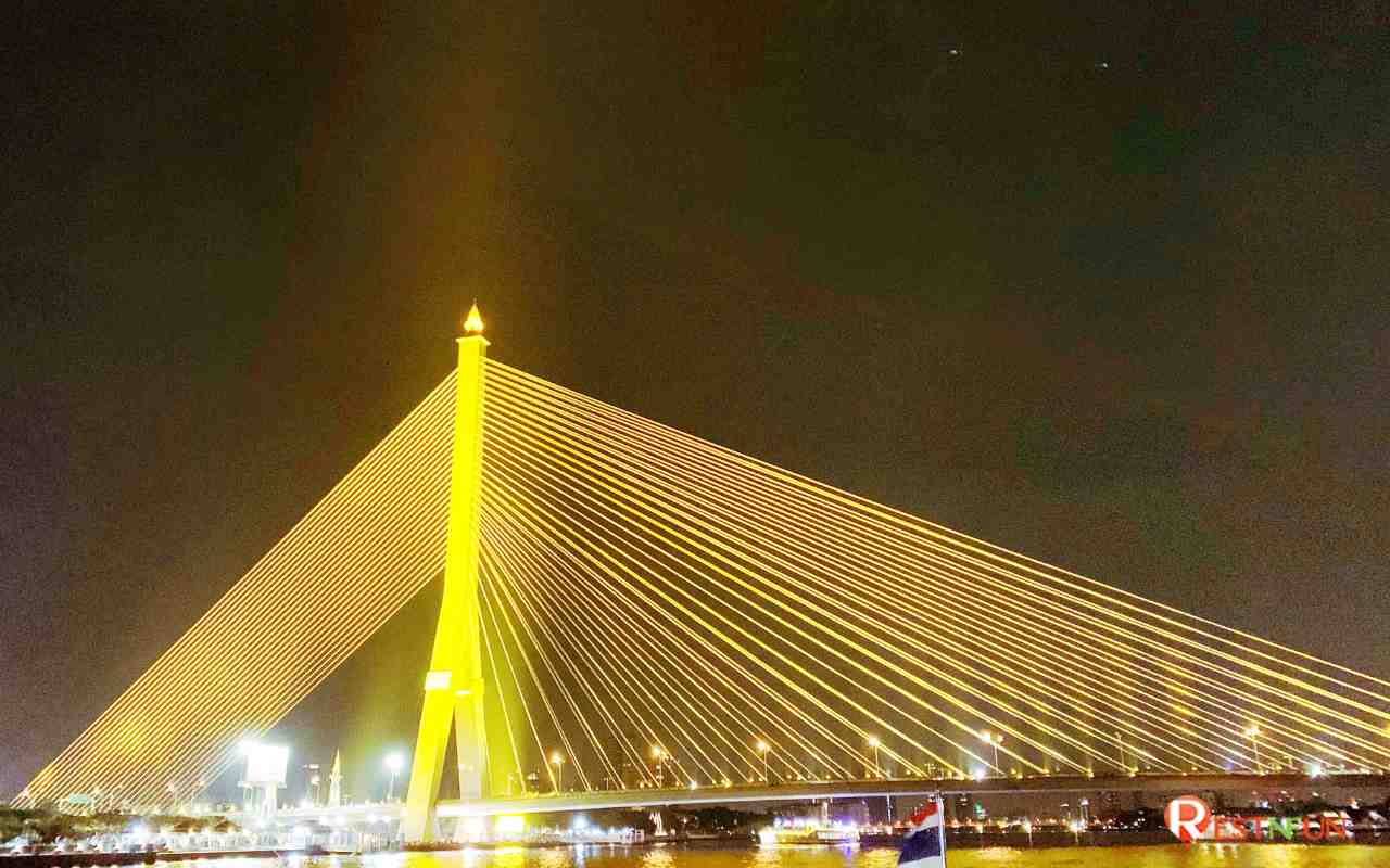 The beauty of Rama VIII Bridge at night