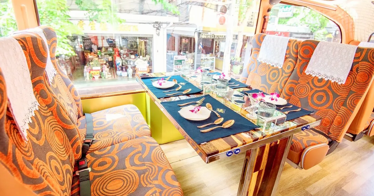 บรรยากาศที่นั่งภายในรถบัสของไทยบัสฟู้ดทัวร์