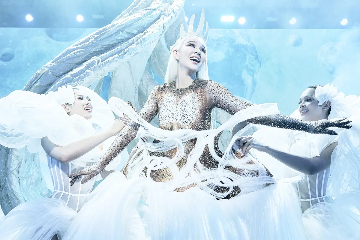 Spectacular and highly professional performance at Tiffany's Show