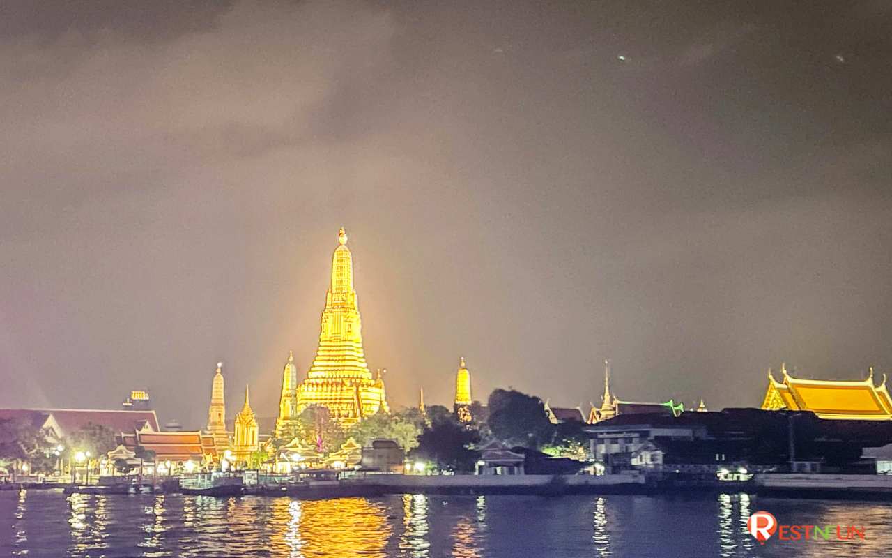 Take a nighttime cruise on the Chao Phraya River