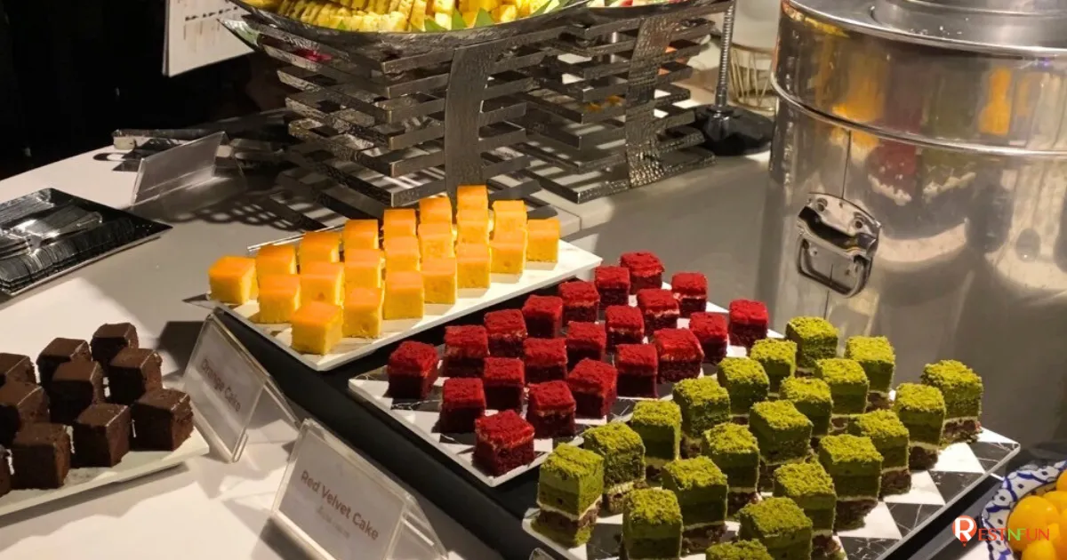 ขนมเค้กบนเรือสำราญเดอะ โอปูเล้นท์อร่อยมาก