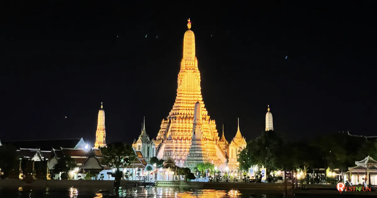 วิววัดอรุณราชวรารามยามค่ำคืน