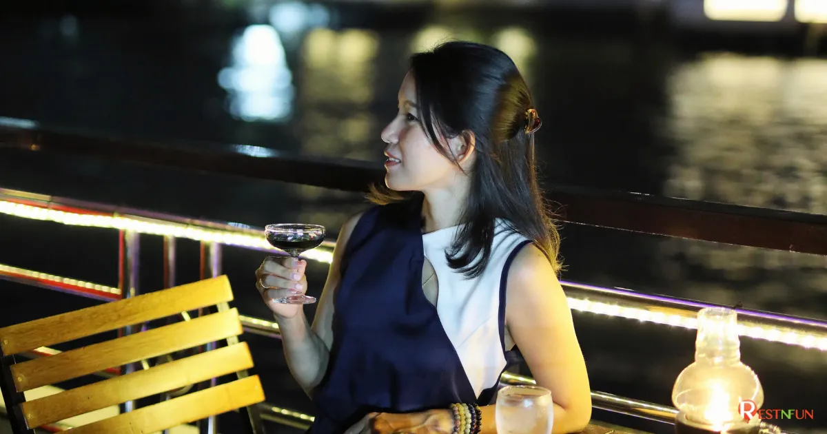 พักผ่อนและเพลิดเพลินไปกับวิวของทั้งสองฝั่งแม่น้ำเจ้าพระยา