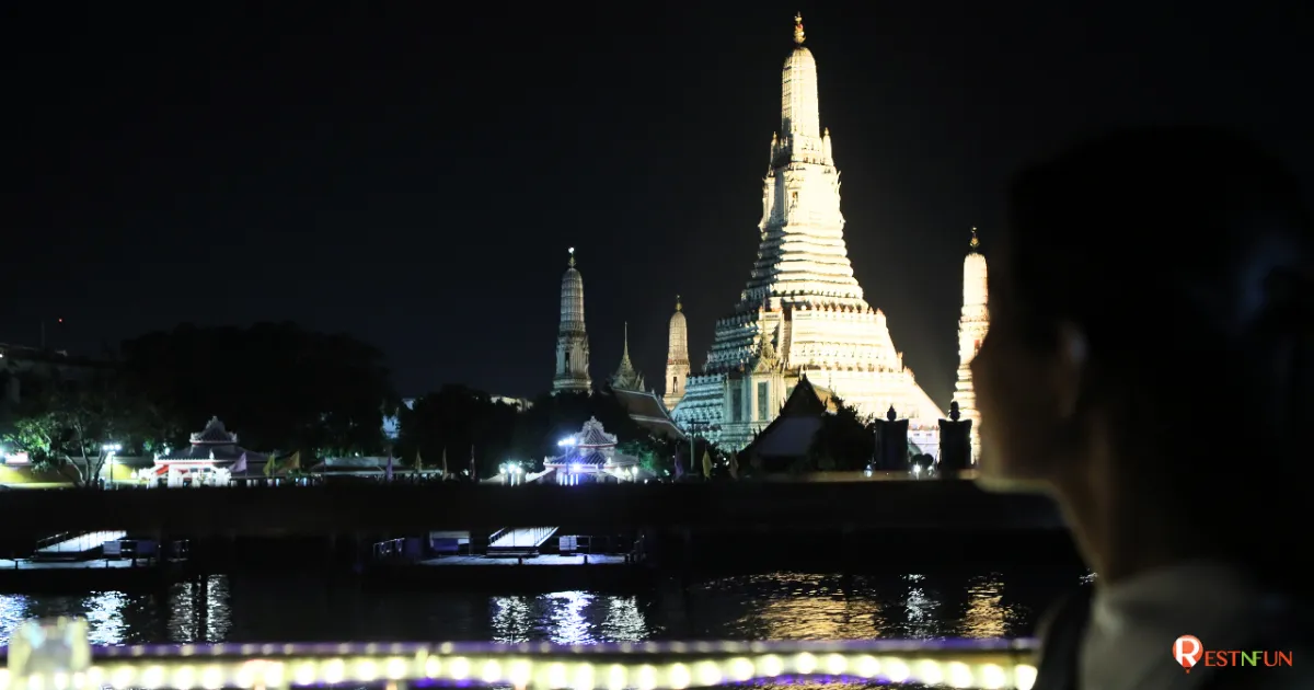 ล่องเรือดินเนอร์เจ้าพระยาชมวิววัดอรุณยามค่ำคืน