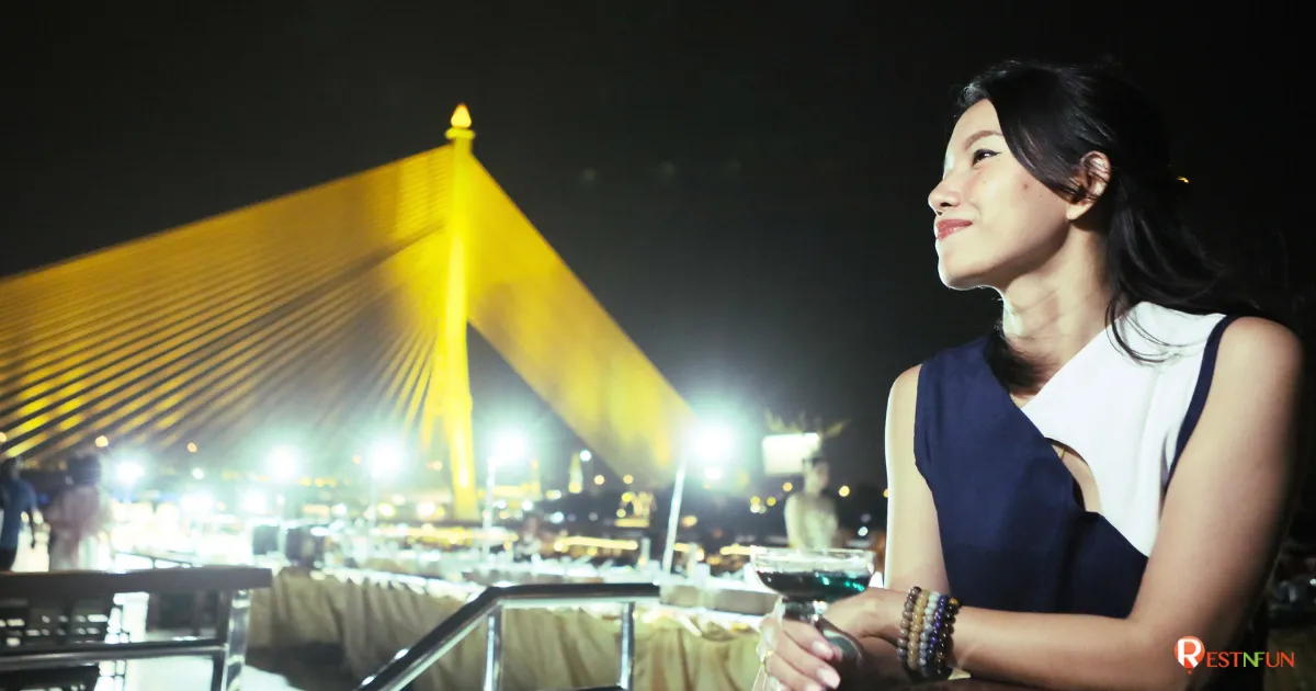 มุมถ่ายภาพสวยๆของเรือดินเนอร์เจ้าพระยาไวท์ออร์คิด ริเวอร์ครูซส์