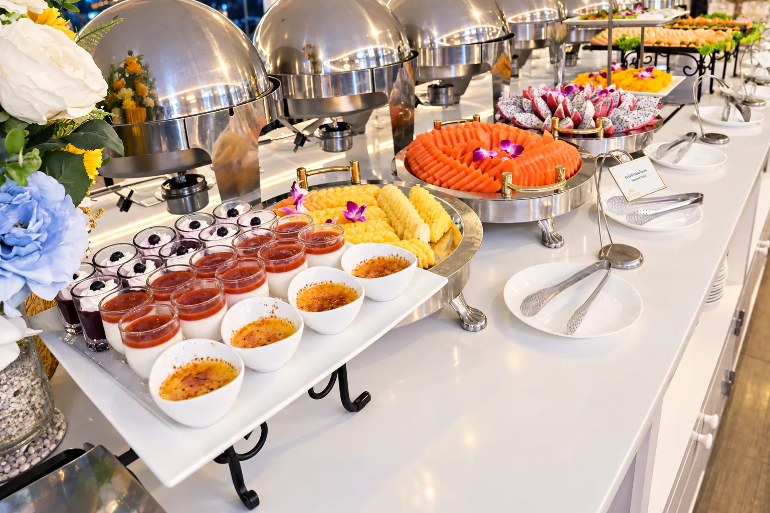 ขนมหวาน ผลไม้สดตามฤดูกาล เติมได้เต็มที่ เรือสไมล์ ริเวอร์ไซด์