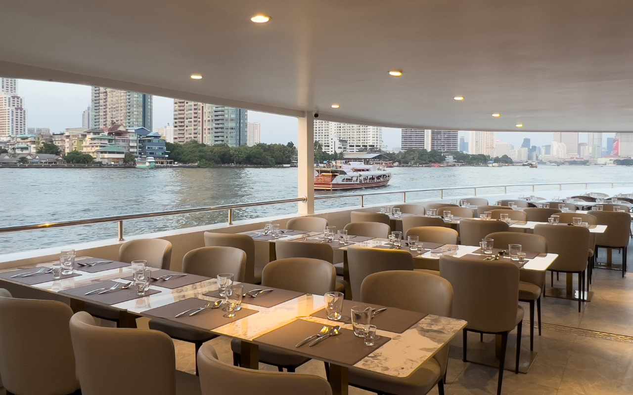 Asiatique Cruise, See the beauty of the Chao Phraya River Ready to eat delicious food