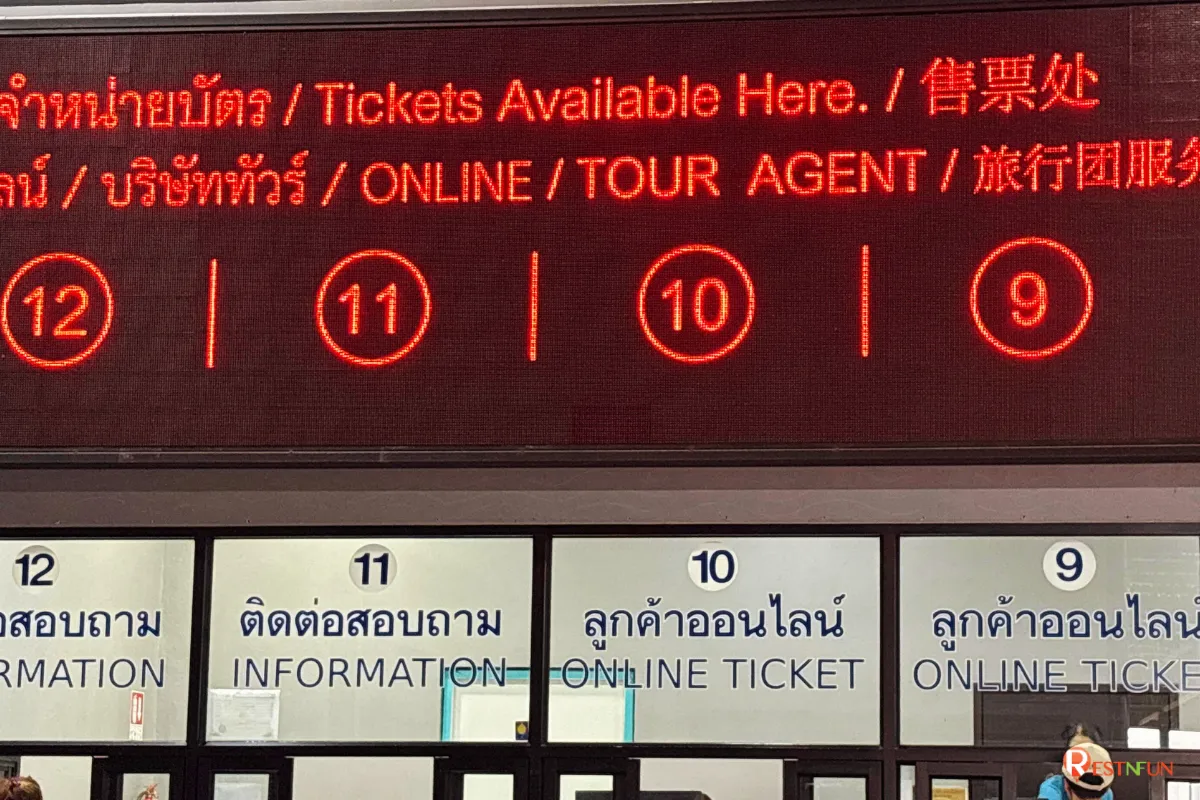 The counter for receiving admission tickets to Nong Nooch Botanical Garden