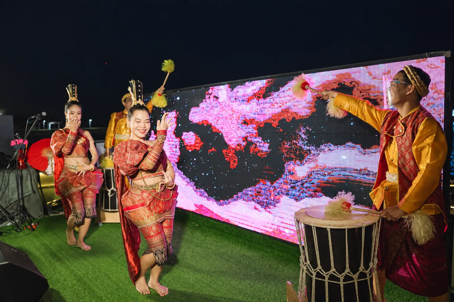 ดูโชว์รำไทยชุดสวยเพลิดเพลินมากบนเรืออลังกา ครูซ
