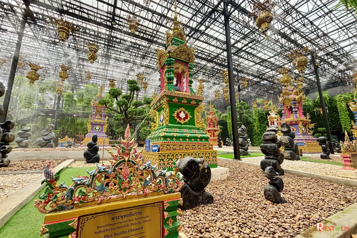 Phra Phuttha Chinnarat displayed at Nong Nooch Botanical Garden