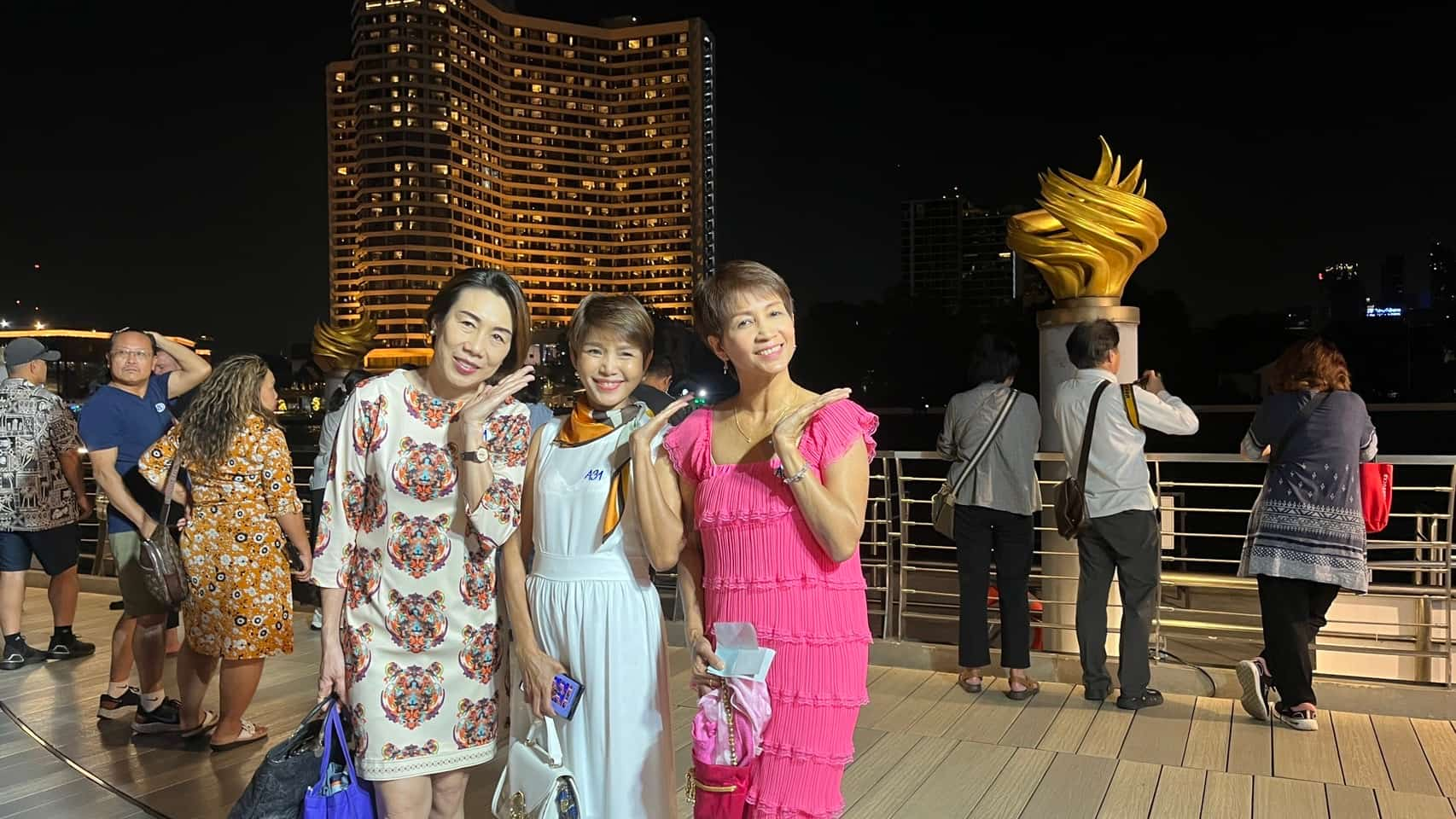 Customers review the Chao Phraya Alangka Cruise buffet cruise