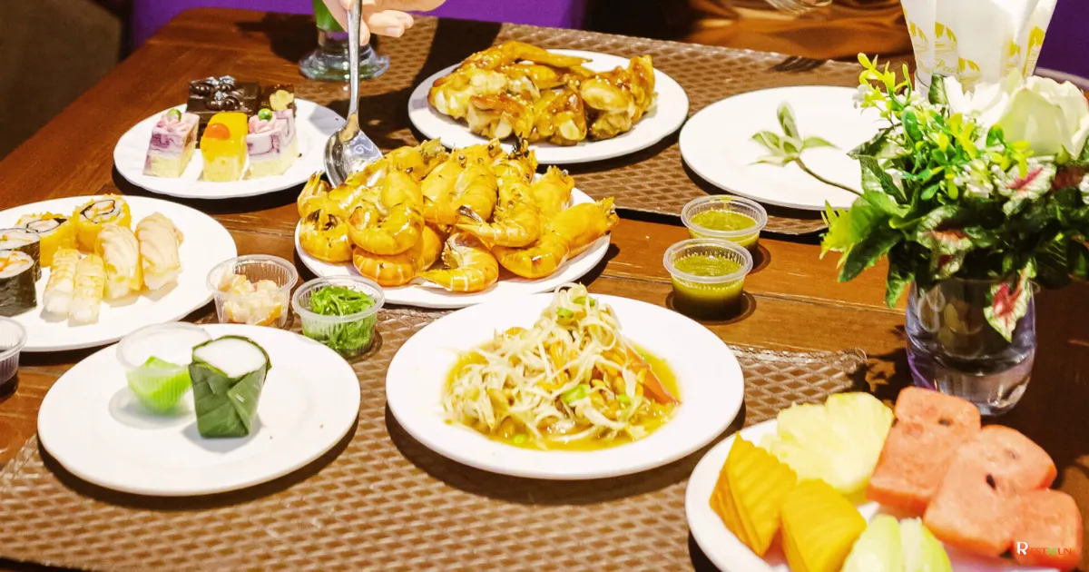 รับประทานอาหารค่ำแบบบุฟเฟ่ต์บนเรือดินเนอร์เจ้าพระยา