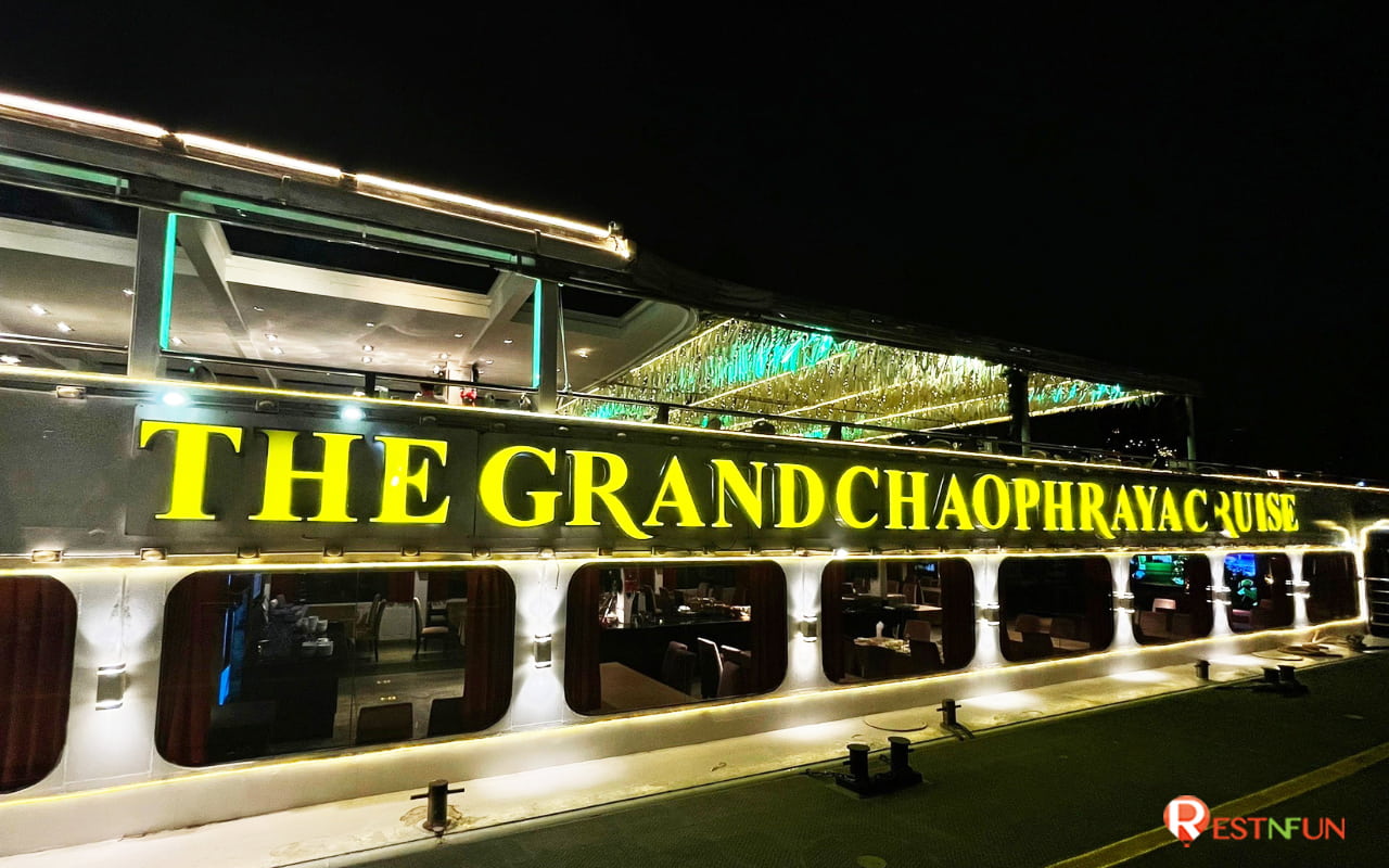 Bangkok dinner cruise with Chaophraya Cruise
