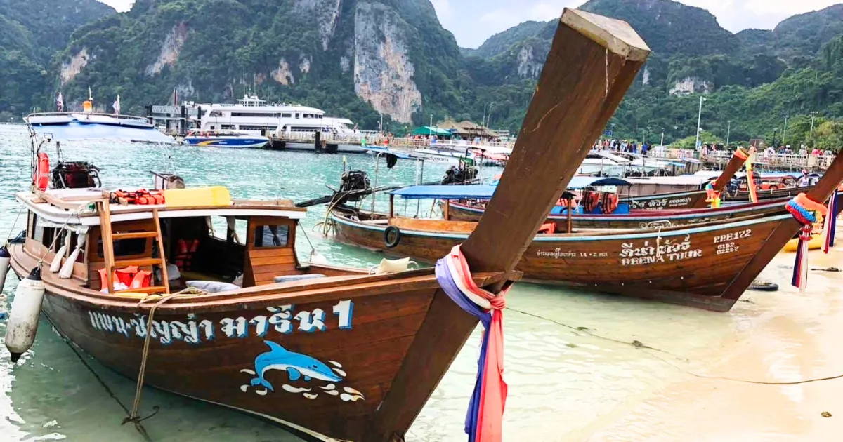 เที่ยวเกาะไข่ด้วยเรือหางยาวที่สวยงาม