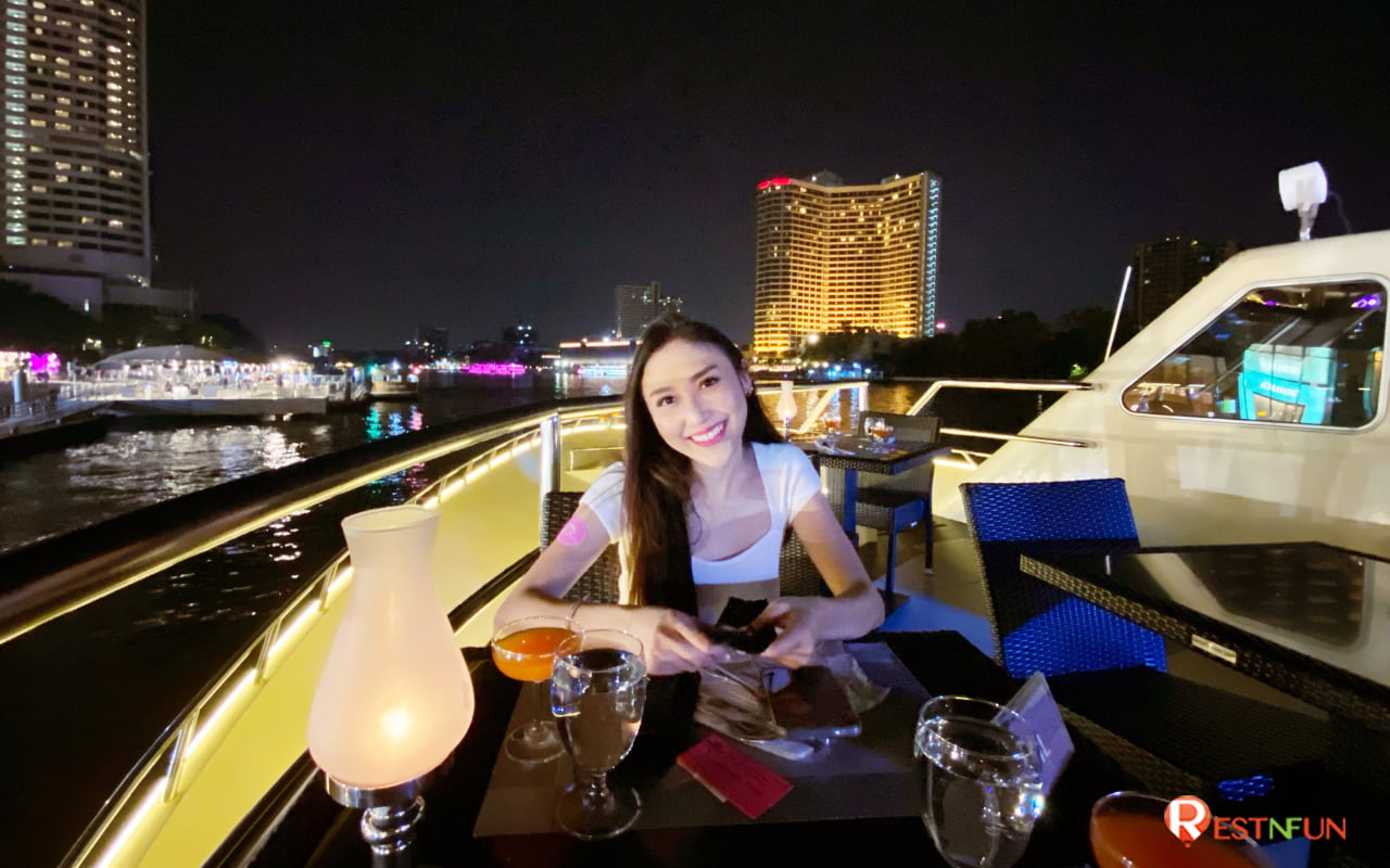 Chao Phraya River Cruise, See the beauty at night