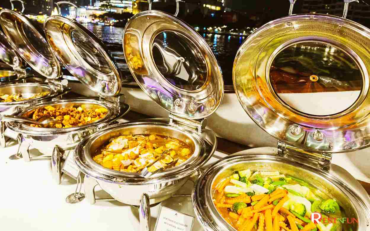 Take a cruise on the Chao Phraya River with unlimited delicious buffet food