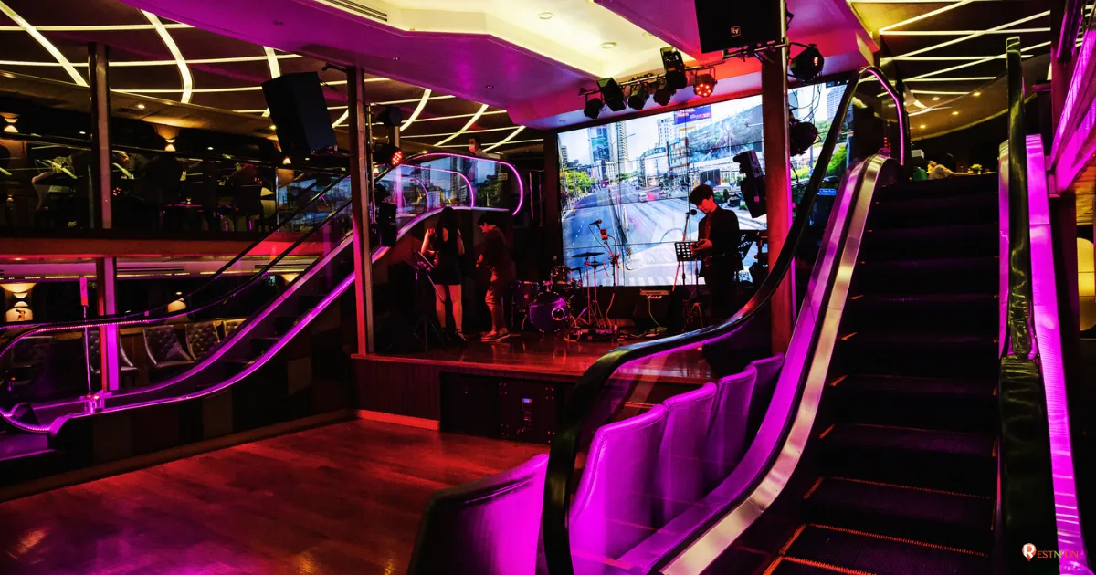 เรือดินเนอร์วันเดอร์ฟูลเพิร์ลมีบันไดเลื่อนด้วย