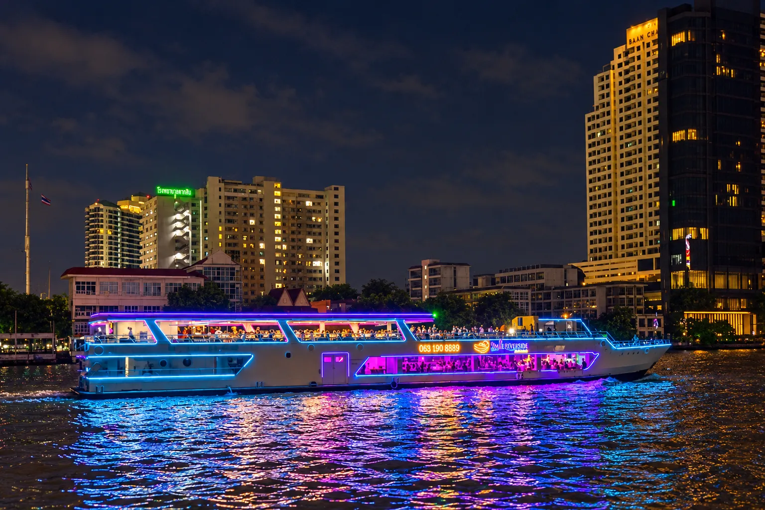 เรือบุฟเฟ่ต์เจ้าพระยา สไมล์ ริเวอร์ไซด์ สวยมาก
