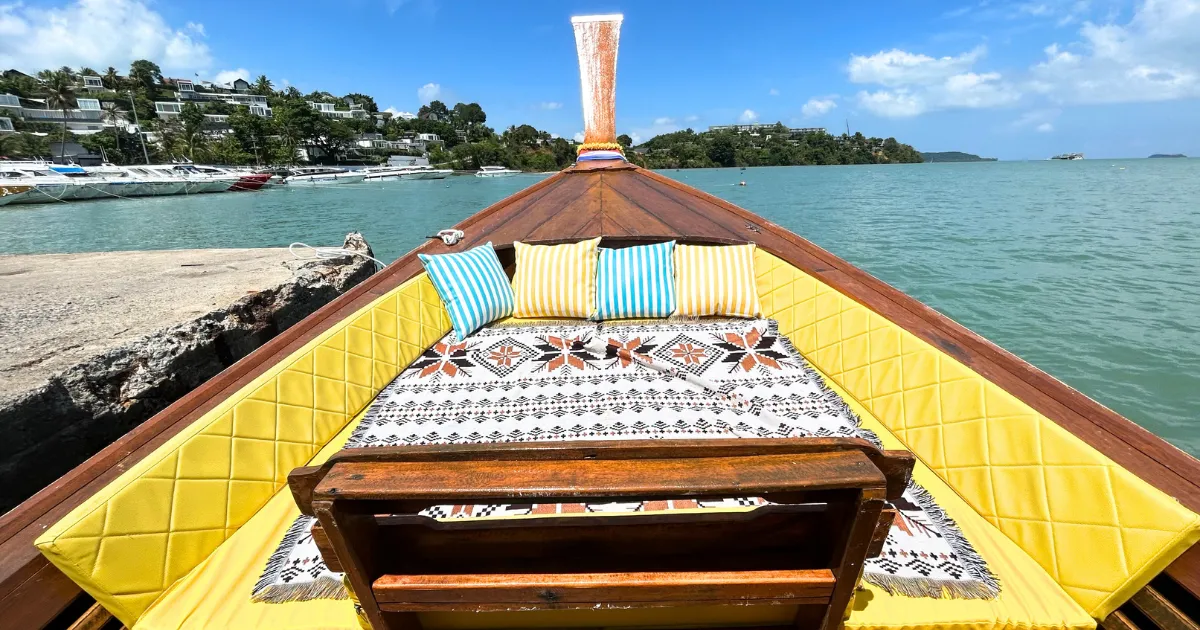 เรือหางยาวมีเบาะที่นั่ง