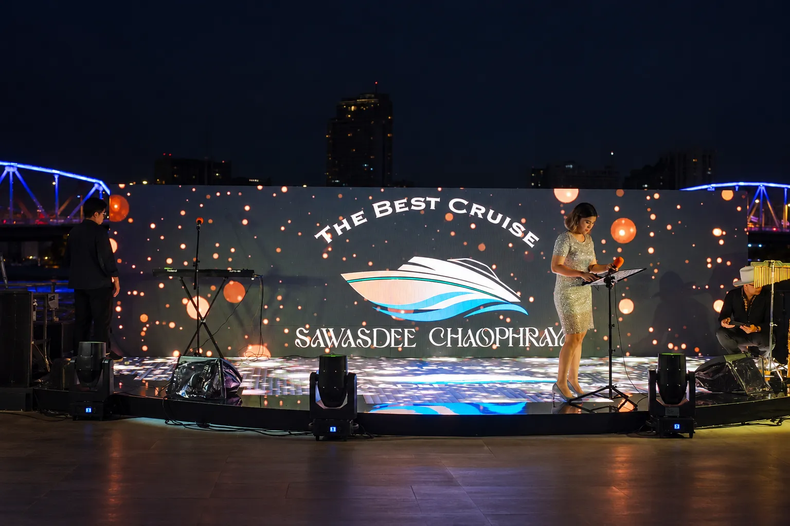 เวทีโชว์เรือดินเนอร์สวัสดีเจ้าพระยา ฟังเพลงสุดไพเราะ