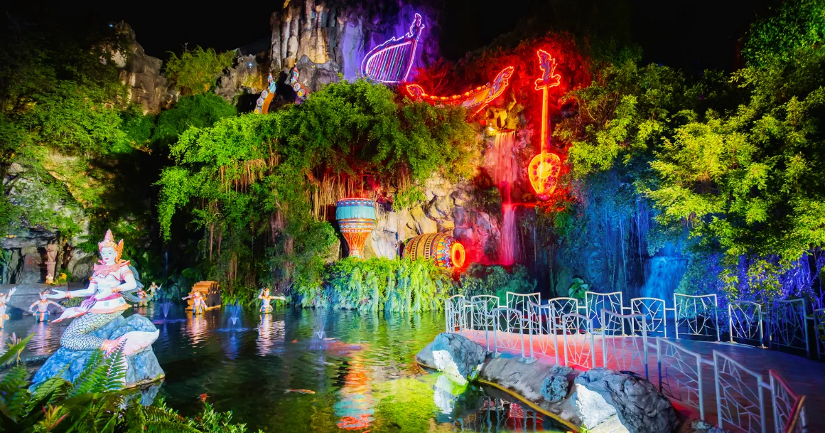 โซนสระน้ำที่สวยงามของภูเก็ตแฟนตาซี