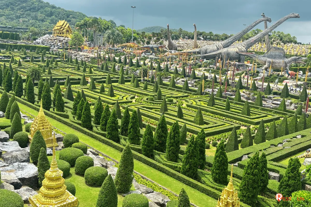 The view at Nong Nooch Botanical Garden is very beautiful